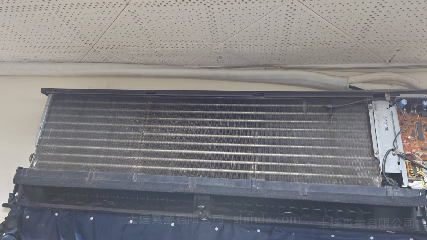 綜合大樓1樓 8.5kw 冷氣蒸發排保養前