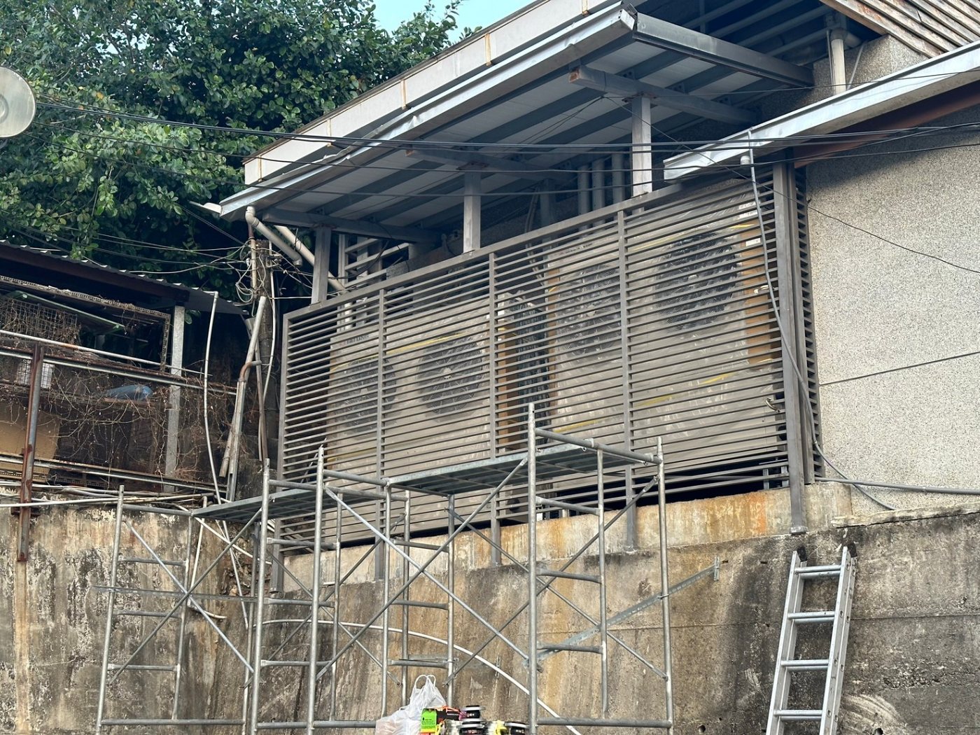 氣冷冰水主機設備定位安裝